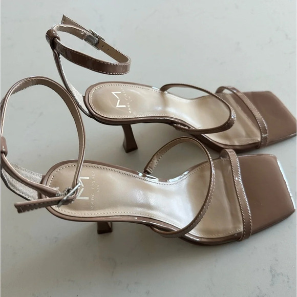 Marc Fisher Dalida Leather Buckle Strappy Sandals Size: 7.5 - Picture 4 of 7